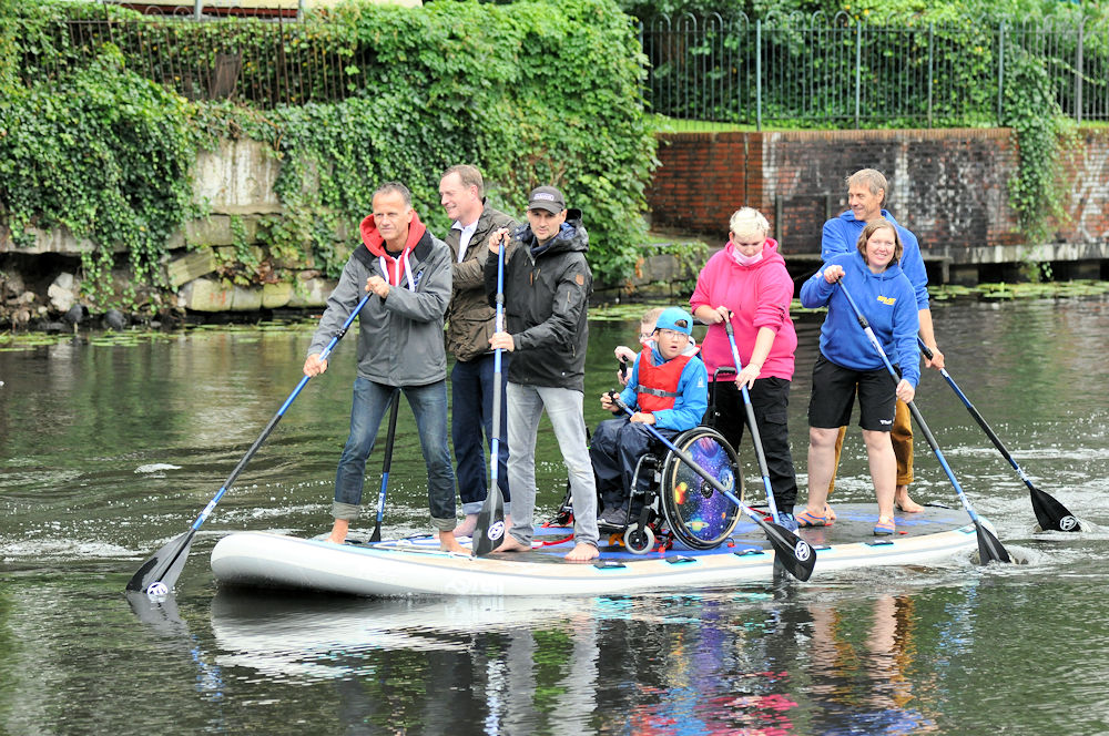 Erstes inklusives Stand-Up-Paddling Board übergeben